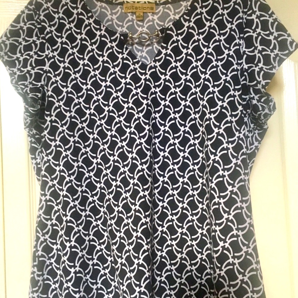 Notations Women’s short-sleeved black & white top